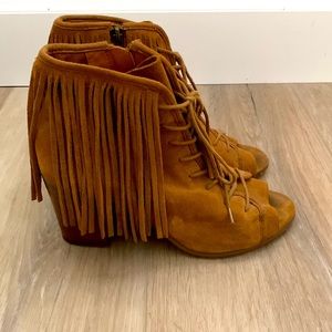 Steve Madden leather fringe peep toe heels size 9